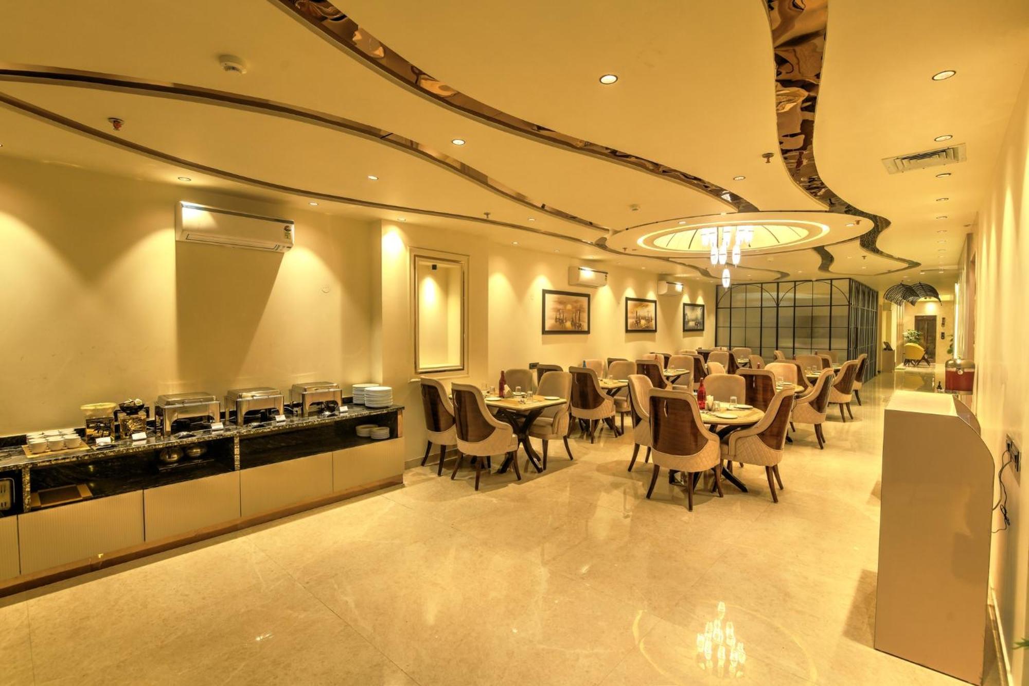 Foxoso Venue Hotel, Delhi Airport 4* New Delhi